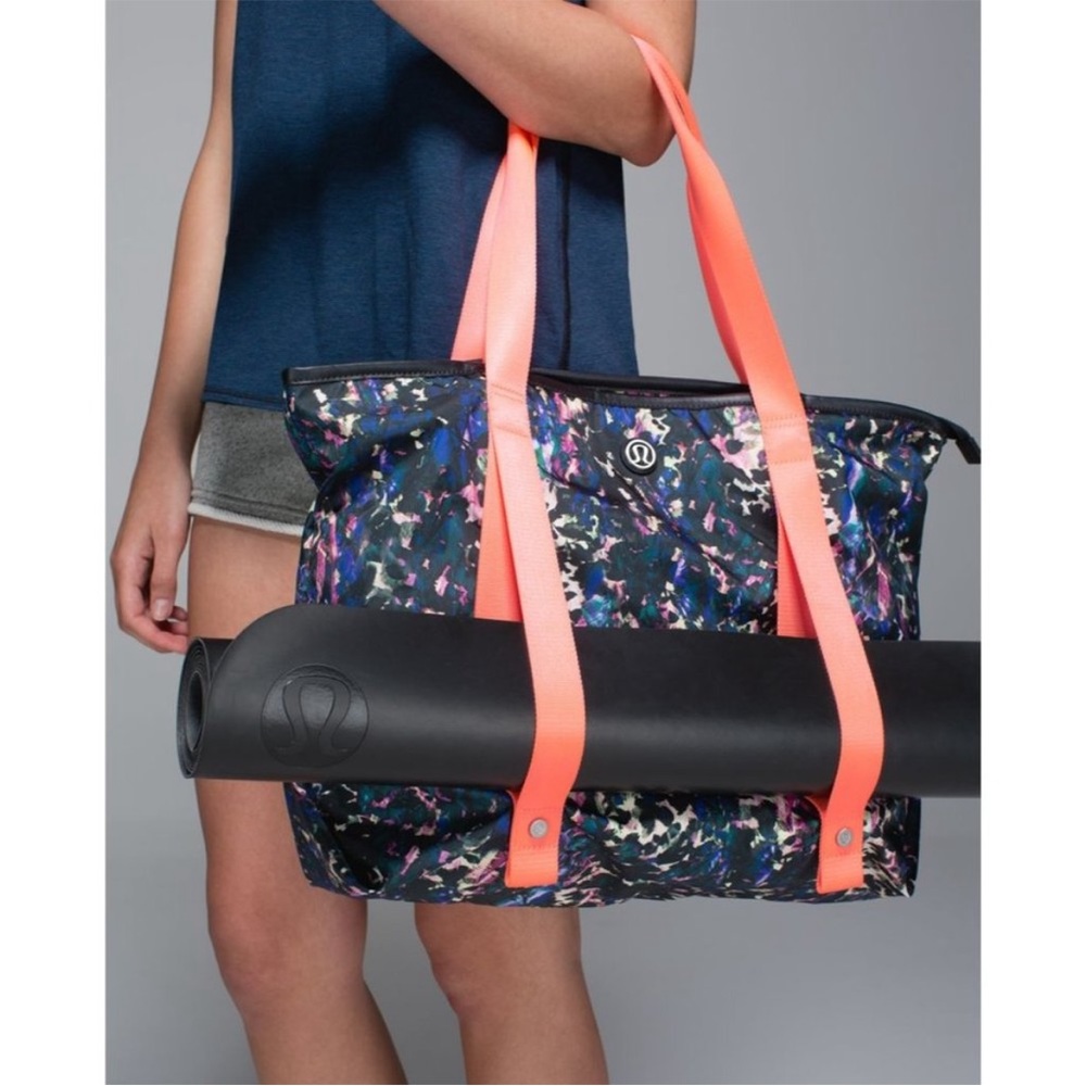 FLASH SALE 🌟 Lululemon Summer Lovin Beach Yoga Tote • neon coral black tote GUC